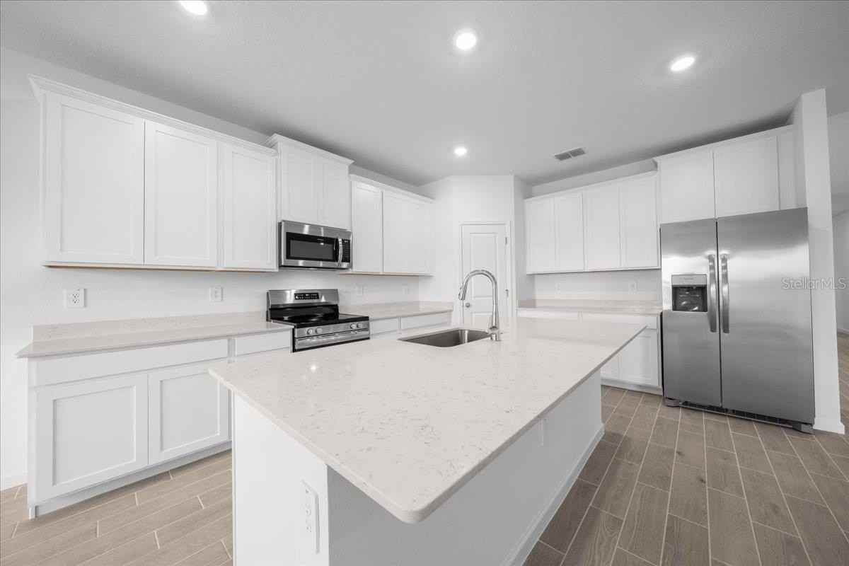 8885 Southwest 68th Terrace Road - Photo 7 of 39