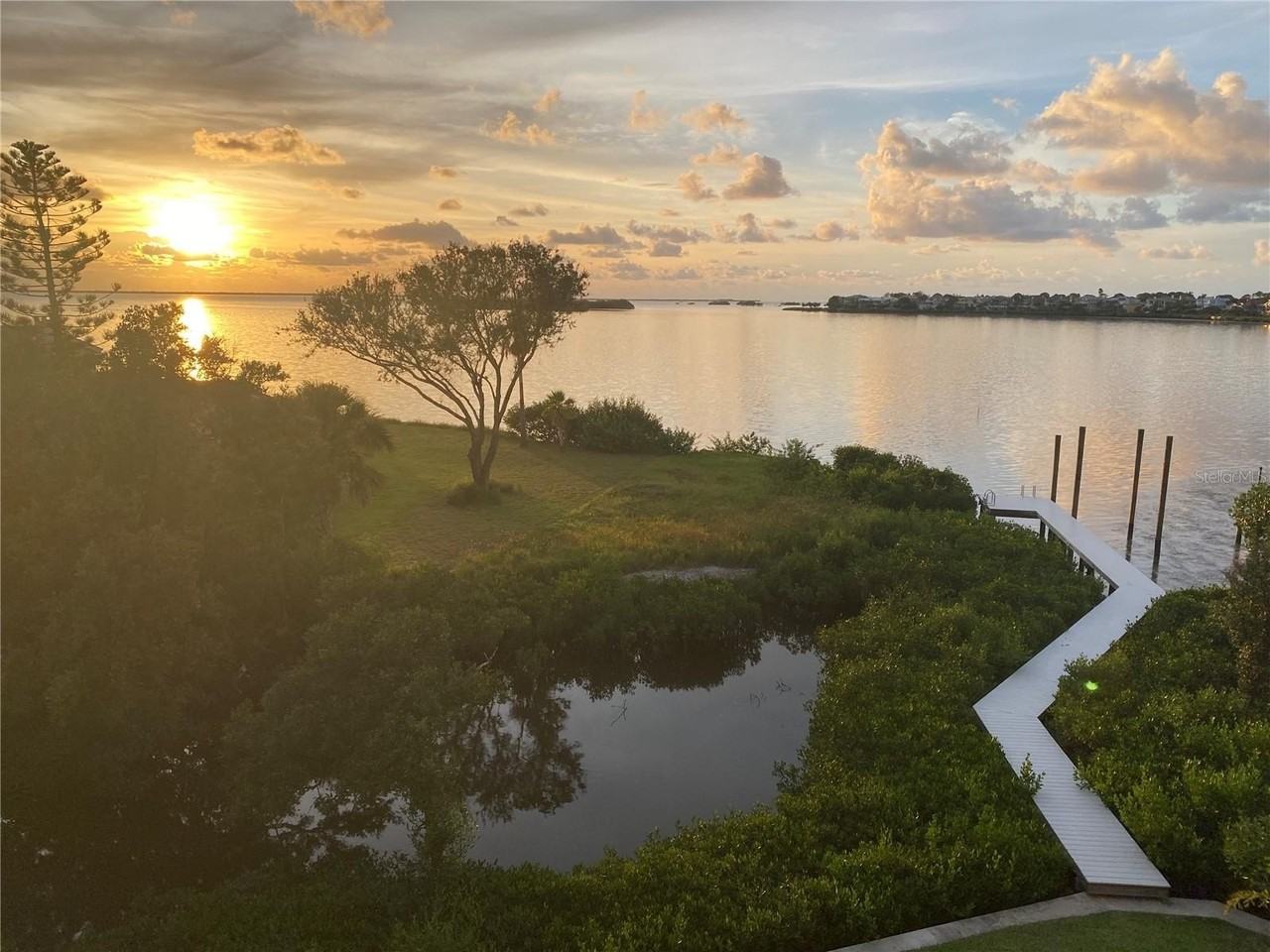 1640 Sea Breeze Dr - Photo 3 of 25