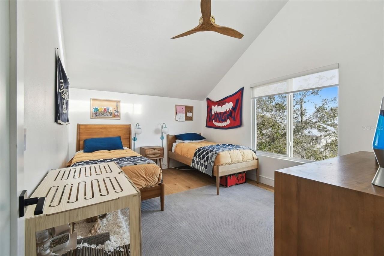 1640 Sea Breeze Dr - Photo 7 of 25