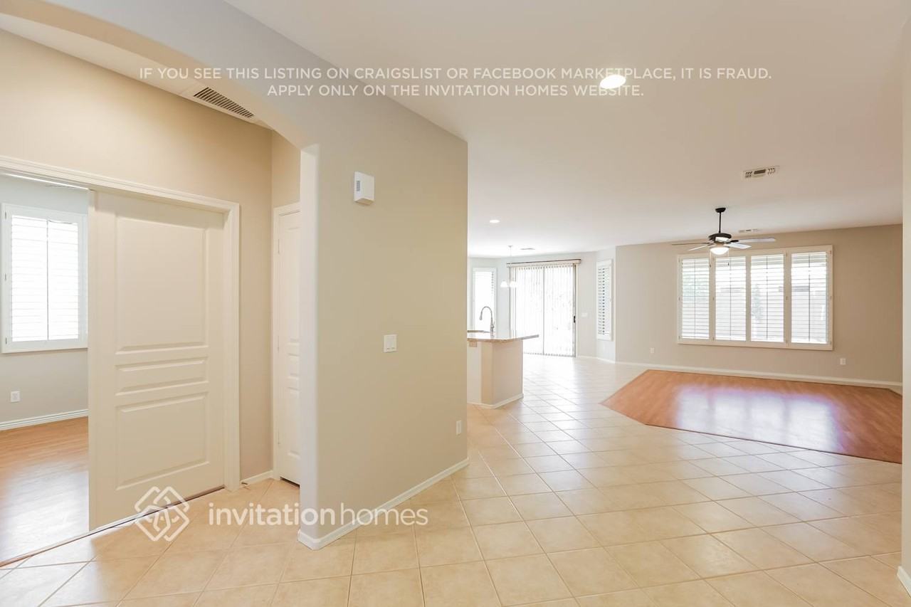 2419 W Park St - Photo 2 of 16