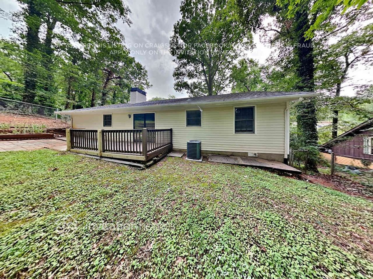 1650 Lakeview Pl - Photo 3 of 4