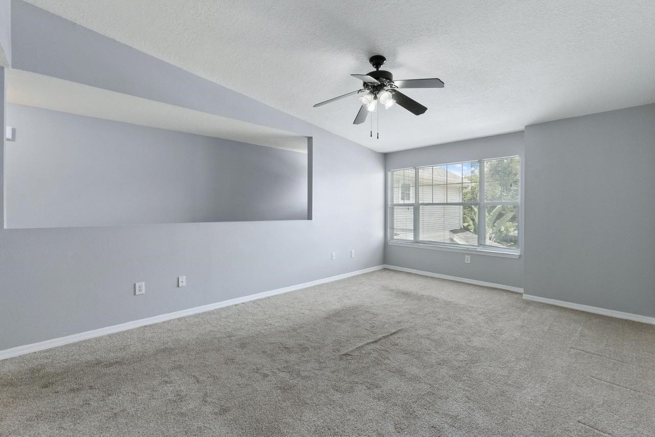 21211 Harbour Vista Cir #21211 - Photo 5 of 34