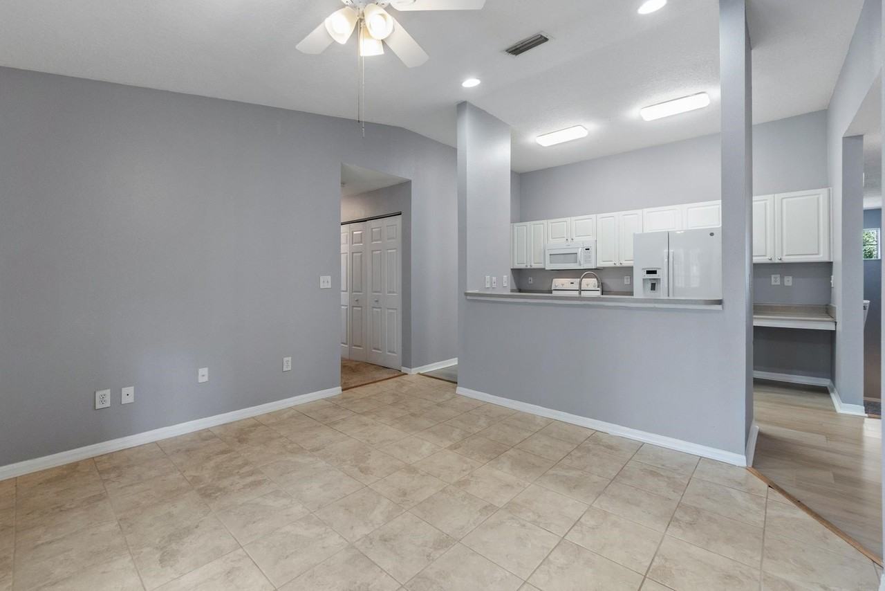 21211 Harbour Vista Cir #21211 - Photo 7 of 34