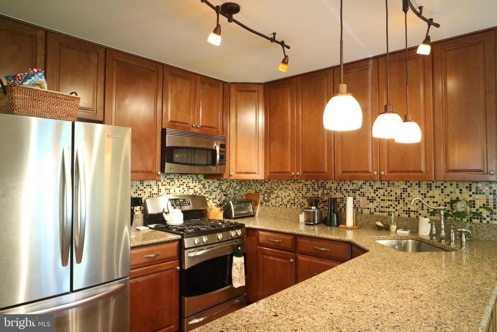 7807 Spruce Mill Dr ##700 - Photo 4 of 16