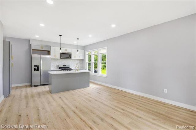 635 Hague St - Photo 4 of 32