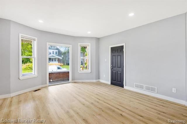 635 Hague St - Photo 5 of 32