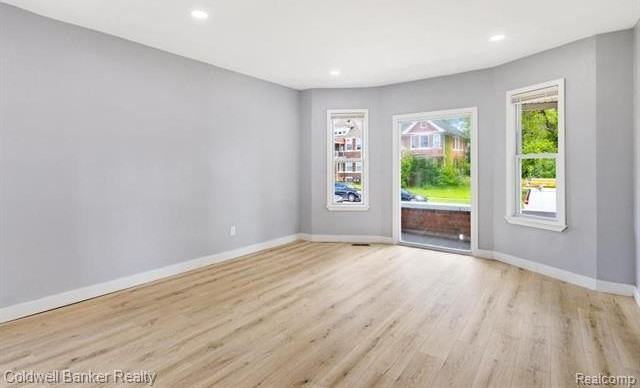 635 Hague St - Photo 6 of 32