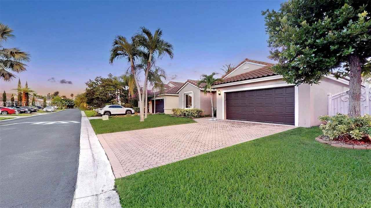 13524 Southwest 144th Terrace - Photo 5 of 50