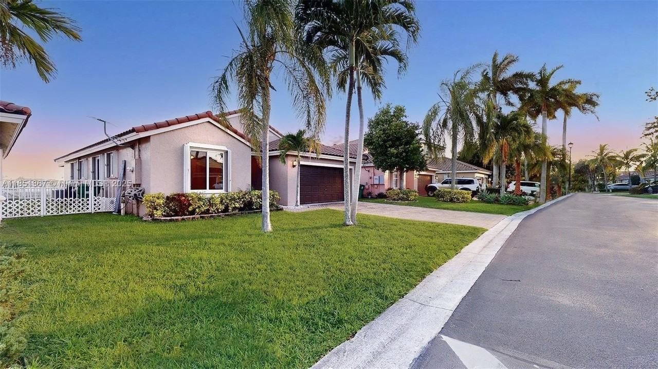 13524 Southwest 144th Terrace - Photo 6 of 50