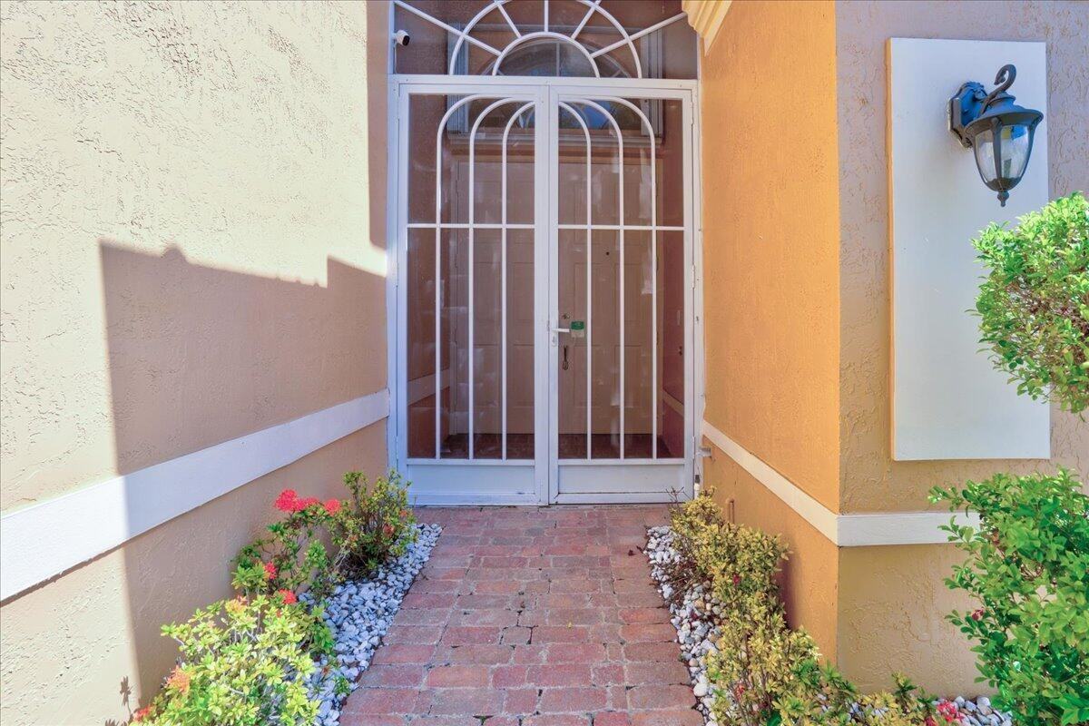 15323 Fiorenza Cir - Photo 3 of 43