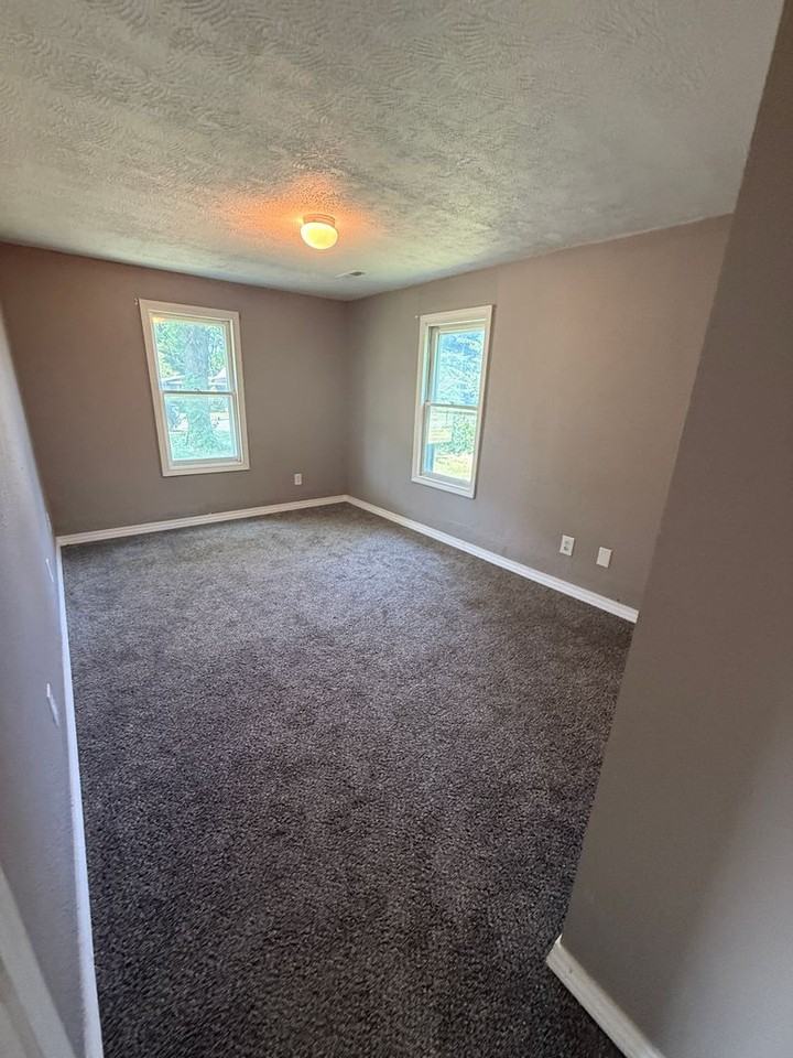 1100 N Brown Ave - Photo 5 of 11