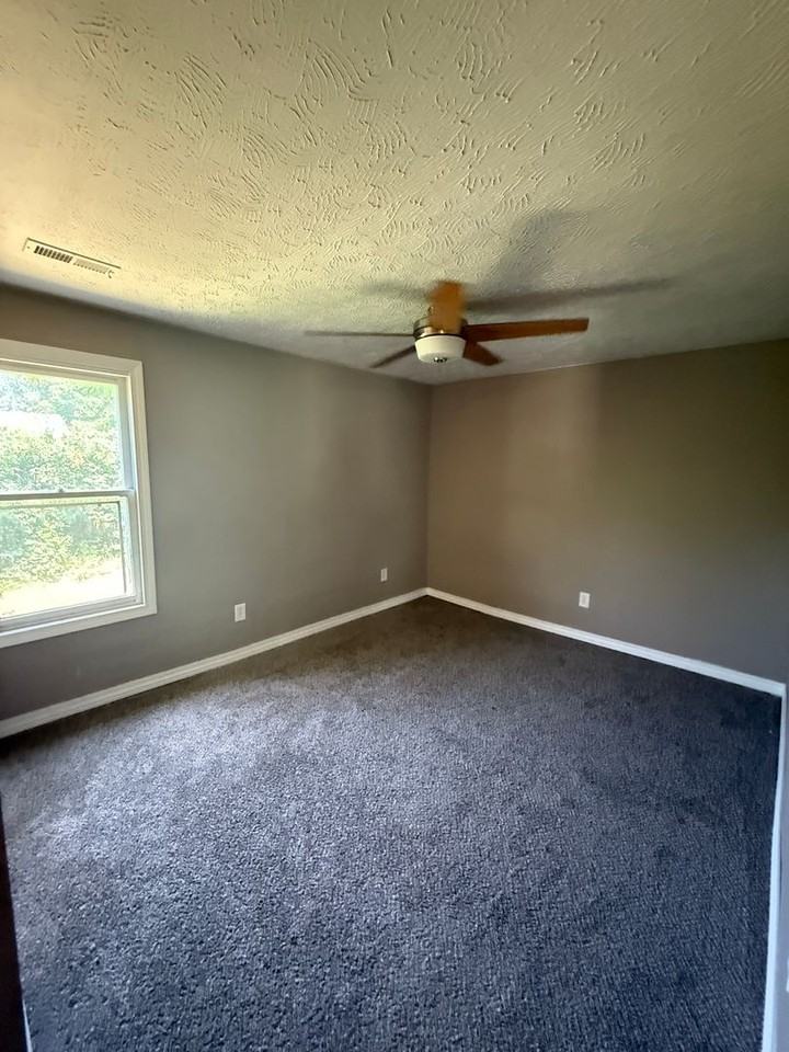 1100 N Brown Ave - Photo 7 of 11