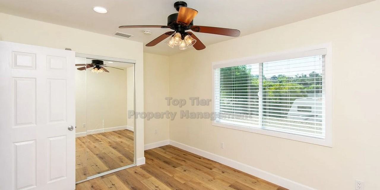 1051 Lime Pl - Photo 6 of 10