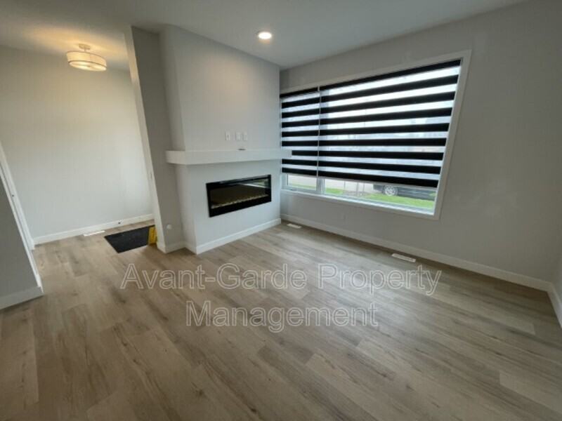 5277 Edgemont Boulevard NW - Photo 2 of 32