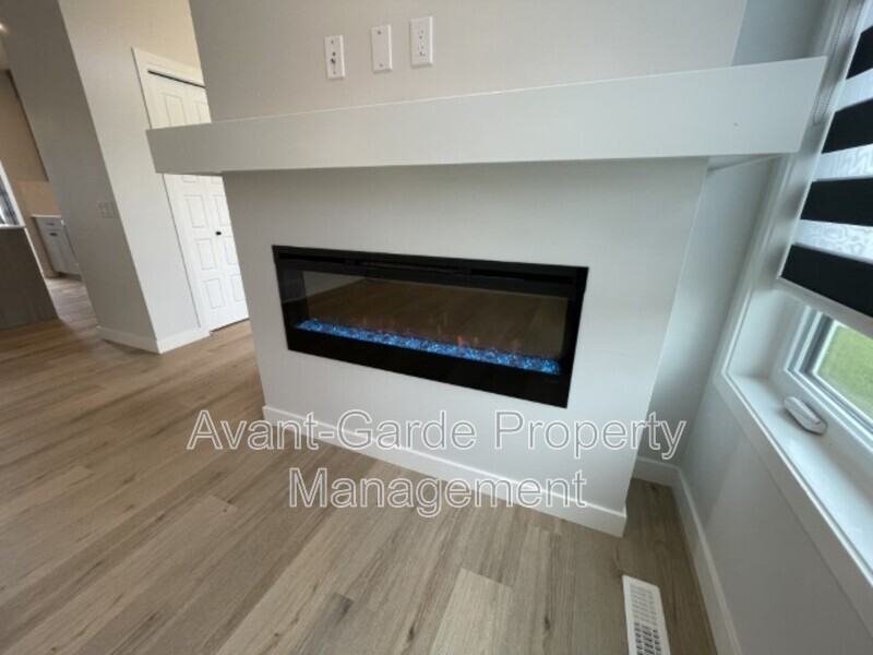 5277 Edgemont Boulevard NW - Photo 4 of 32