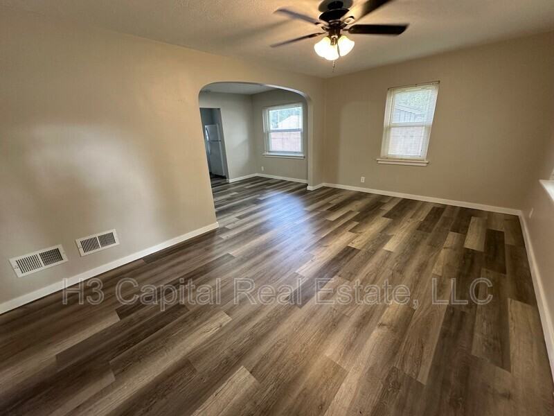 16 Sullivan St - Photo 2 of 12