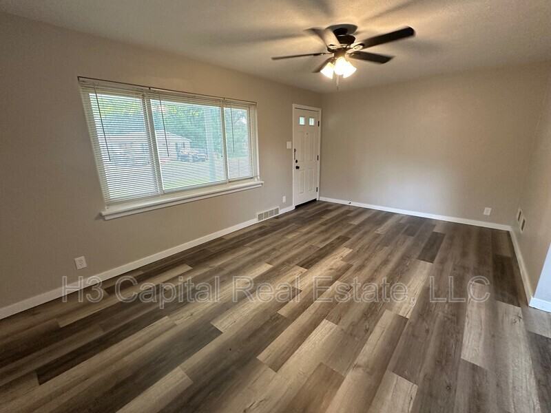 16 Sullivan St - Photo 3 of 12