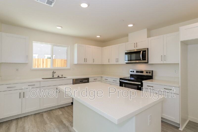 2033 Blue Star Dr - Photo 5 of 29