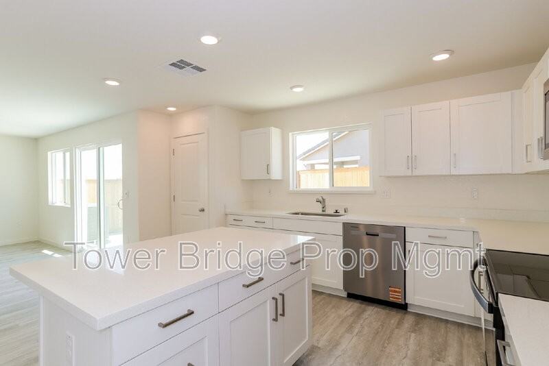 2033 Blue Star Dr - Photo 4 of 29