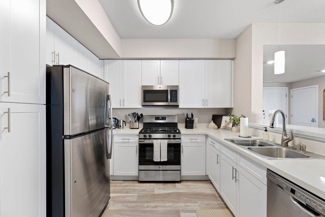 375 Harbour Cove Drive - Photo 6 of 102