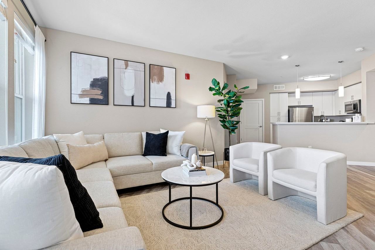 375 Harbour Cove Drive - Photo 4 of 102