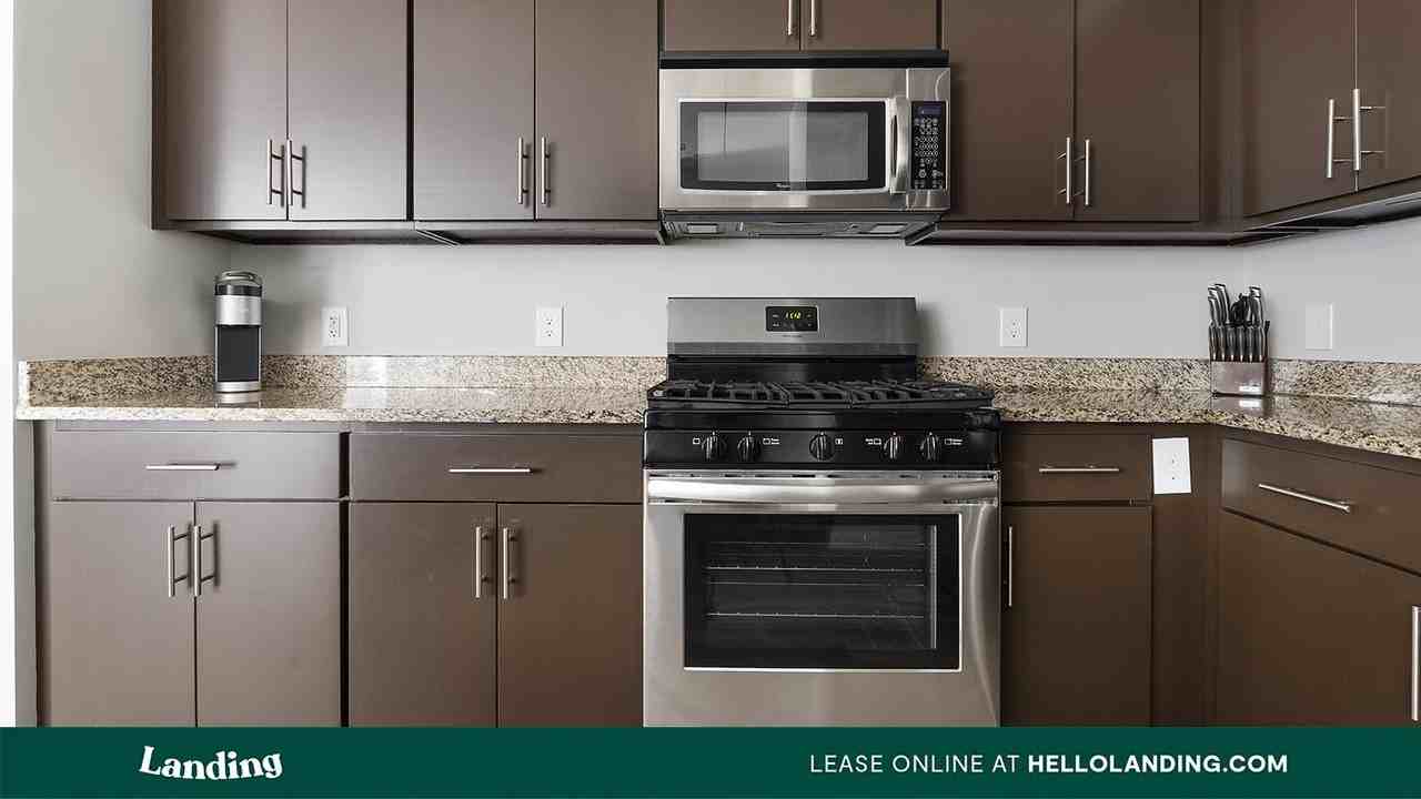 302 Constitution Ave - Photo 3 of 50