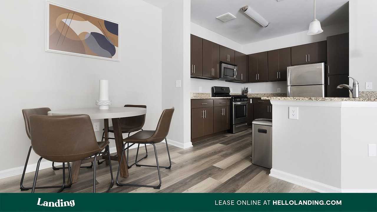 302 Constitution Ave - Photo 4 of 50