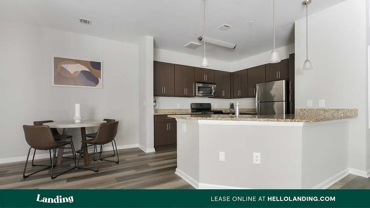 302 Constitution Ave - Photo 6 of 50