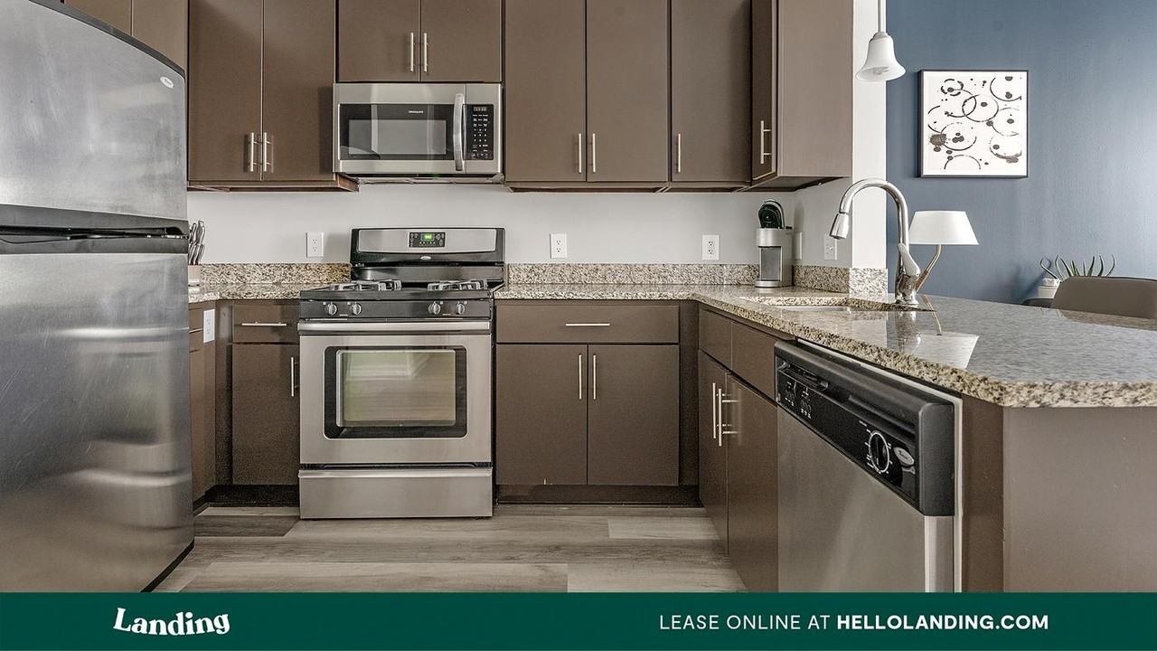 302 Constitution Ave - Photo 2 of 50