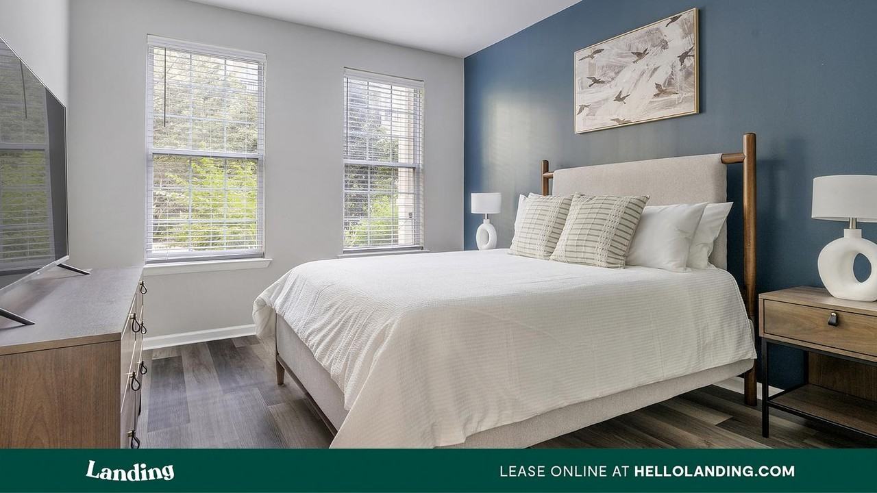 302 Constitution Ave - Photo 3 of 50