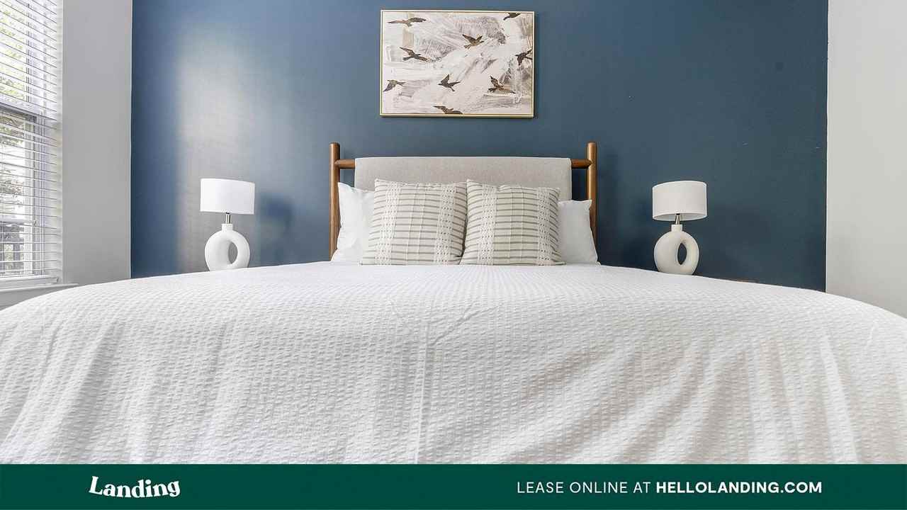 302 Constitution Ave - Photo 4 of 50