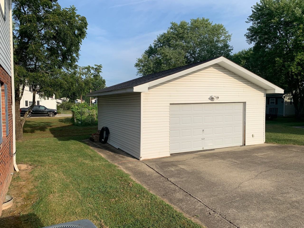 640 Mcclung Ave #B - Photo 7 of 12