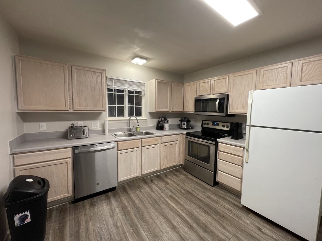 220 Campus Dr #H - Photo 4 of 5