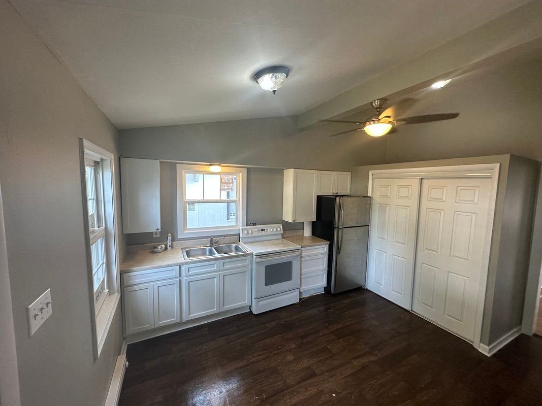 8727 D St - Photo 3 of 6