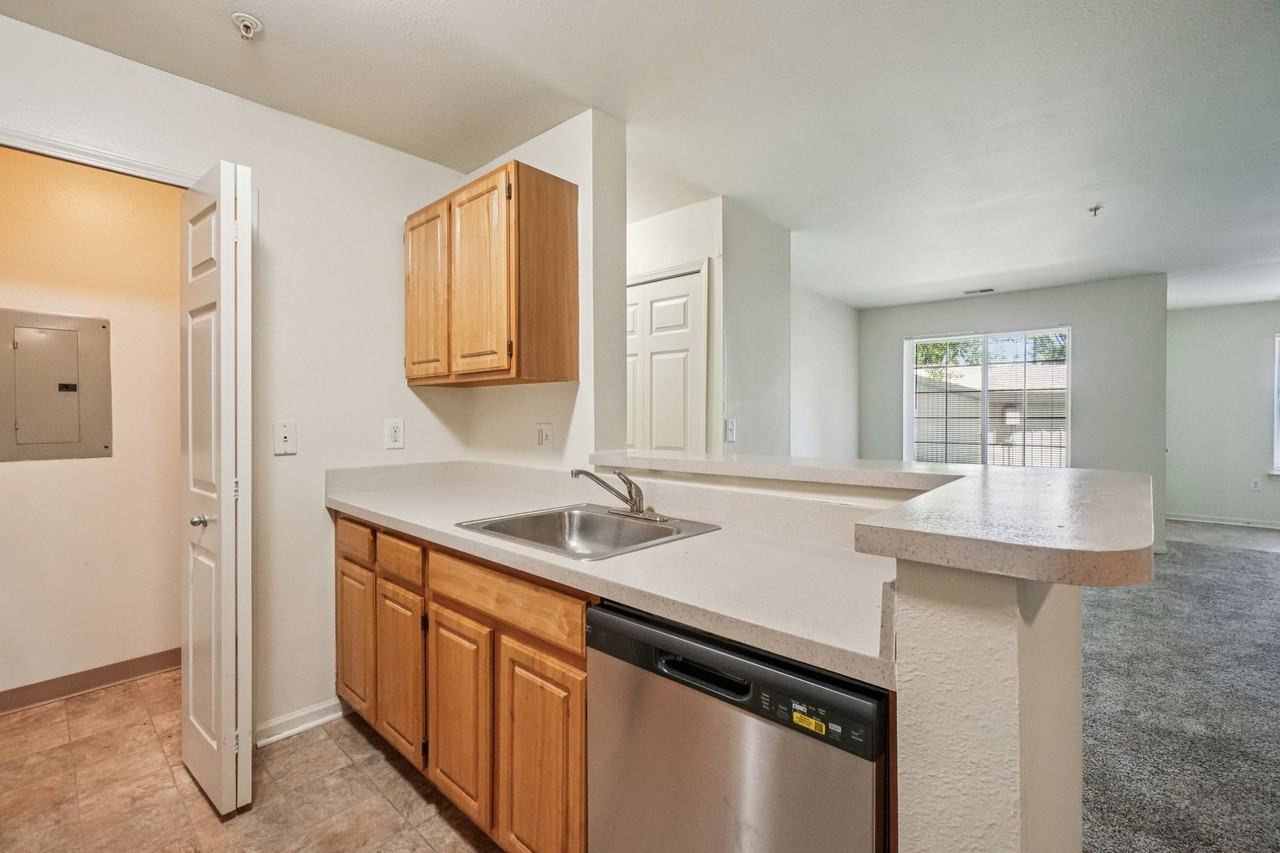 101 Lake Village Blvd. - Photo 5 of 50