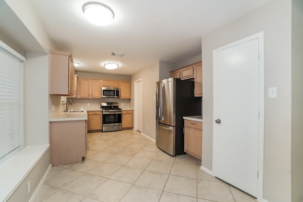 6507 Briargate Trl - Photo 7 of 17
