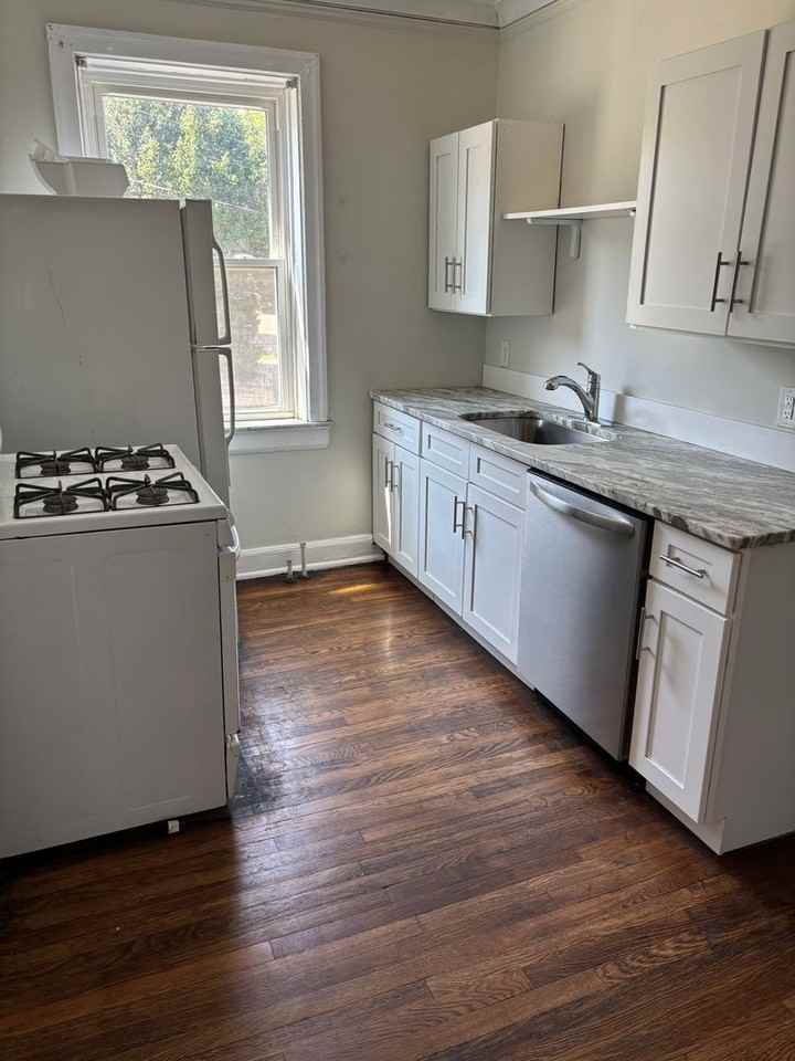 STRATFORD - Photo 3 of 5