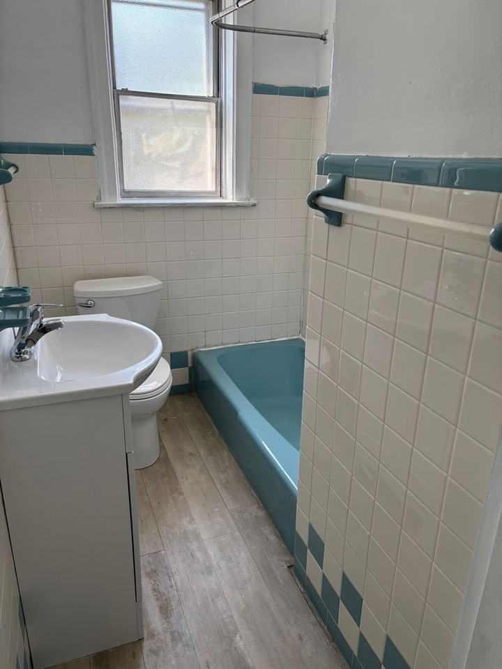 STRATFORD - Photo 4 of 5