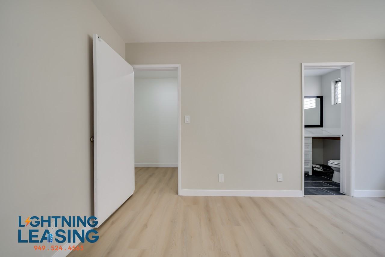 1035 N Hayworth Ave #110 - Photo 6 of 28