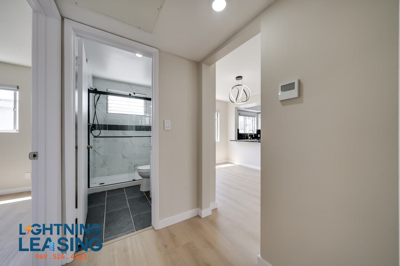 1035 N Hayworth Ave #110 - Photo 7 of 28