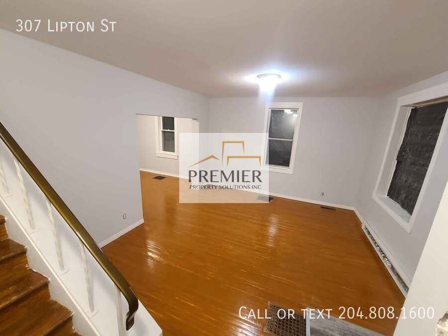 307 Lipton St - Photo 2 of 10