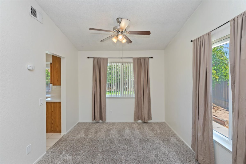 11261 Cochran Ave - Photo 2 of 47