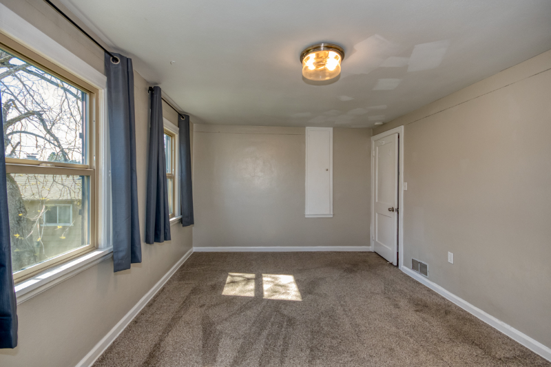 127 E 14th St #1 - Photo 2 of 17