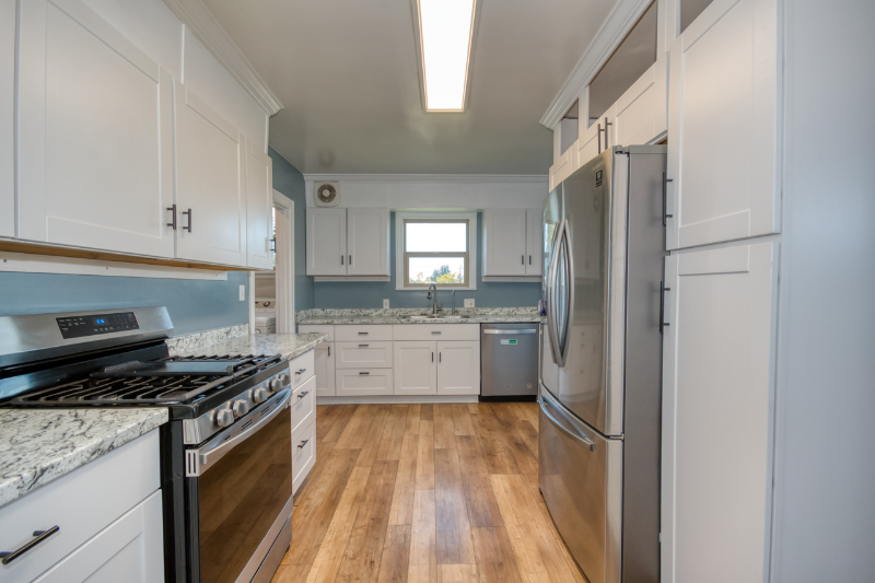 127 E 14th St #1 - Photo 5 of 17