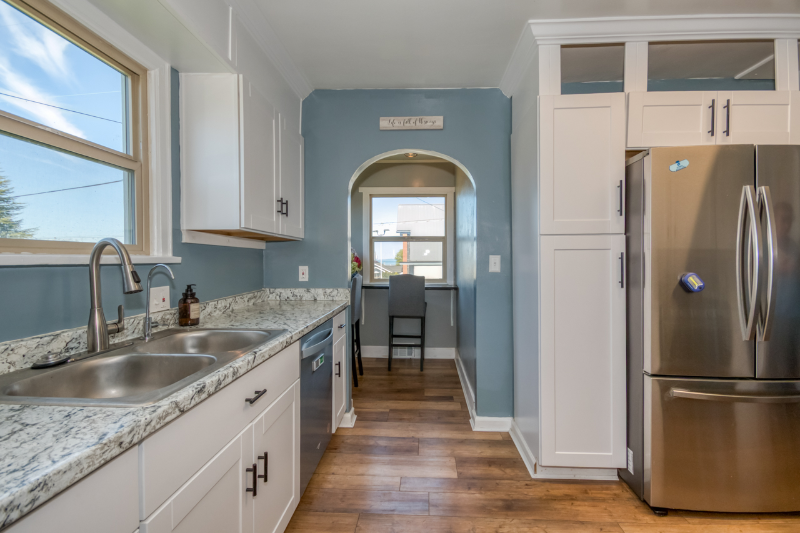 127 E 14th St #1 - Photo 6 of 17