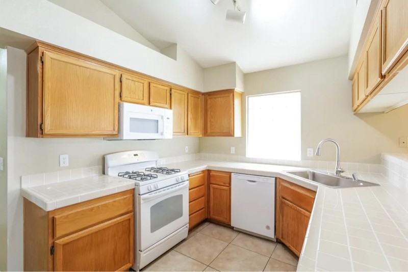 2245 Black Bush 17B Ln, #17B - Photo 3 of 8