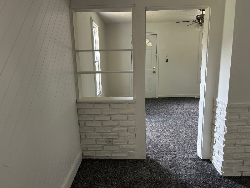 1543 N Park Ave - Photo 3 of 12