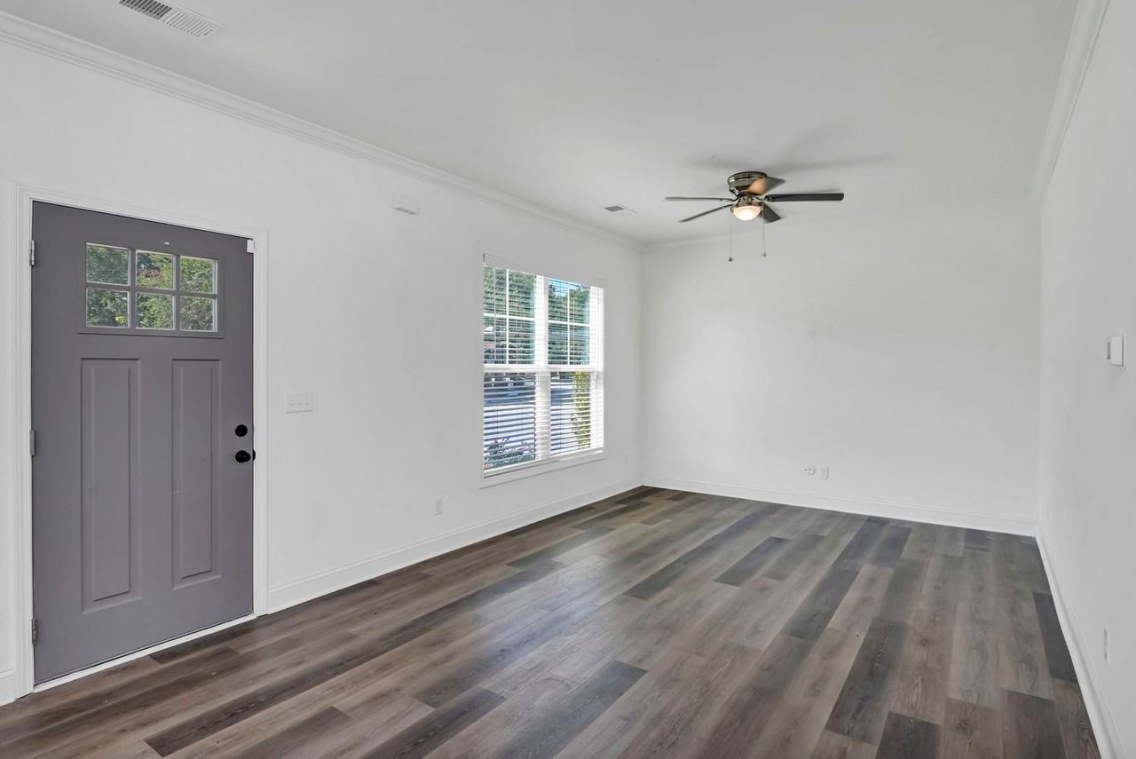 2035 Rosewood Dr - Photo 3 of 36