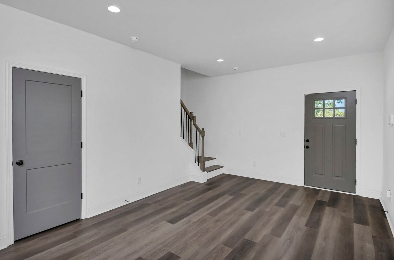 2035 Rosewood Dr - Photo 5 of 36