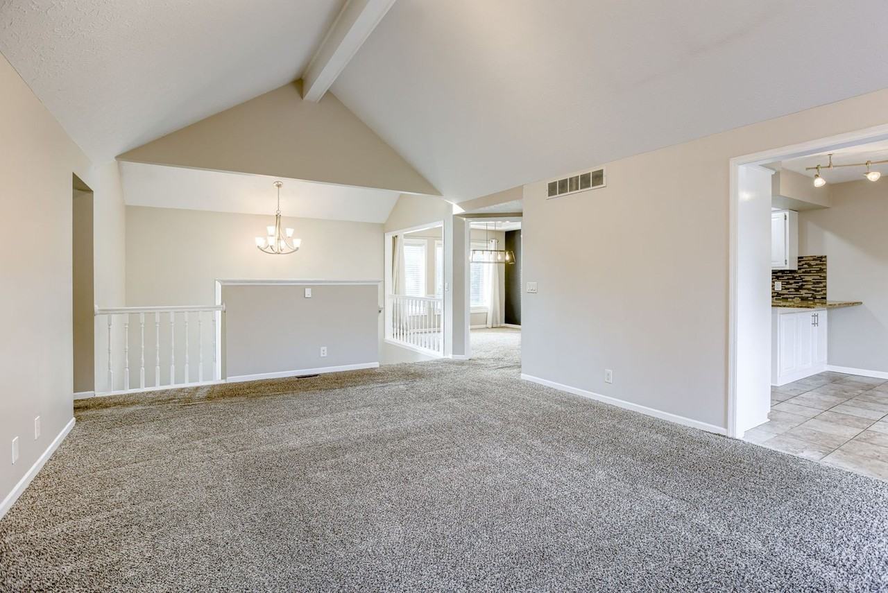 17218 Pine St - Photo 3 of 29